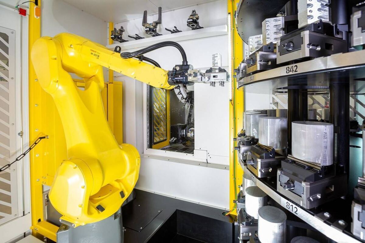 Robotic Arm operation on a CNC Machine